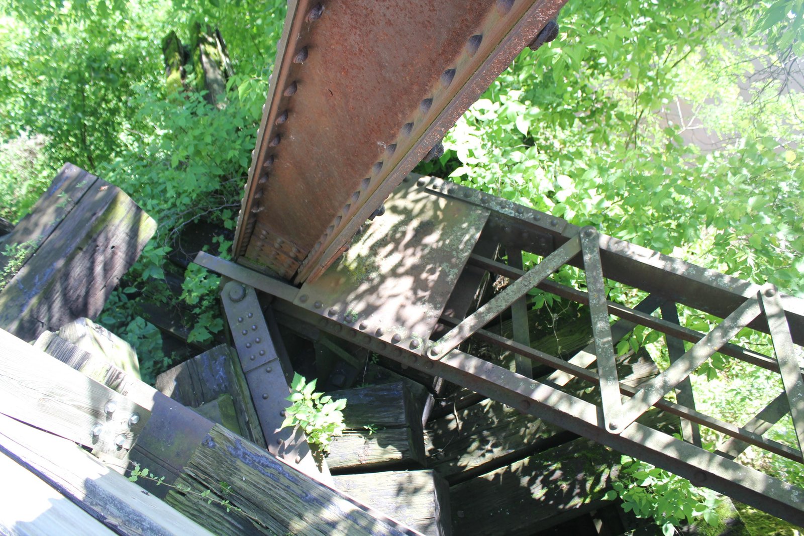 Lower angle connection